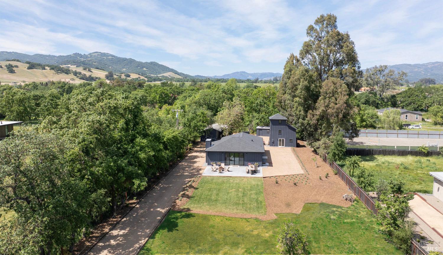 Detail Gallery Image 1 of 50 For 1575 Felder Rd, Sonoma,  CA 95476 - 2 Beds | 3 Baths