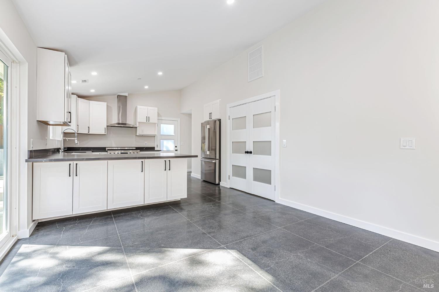 Detail Gallery Image 12 of 45 For 140 Lobo Vista Unkn, Novato,  CA 94947 - 3 Beds | 2/1 Baths