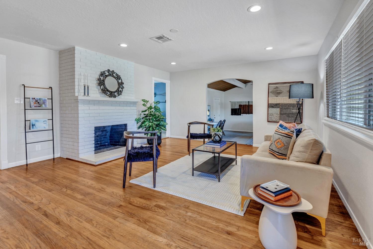 Detail Gallery Image 4 of 51 For 168 Bergwall Way, Vallejo,  CA 94591 - 3 Beds | 2 Baths