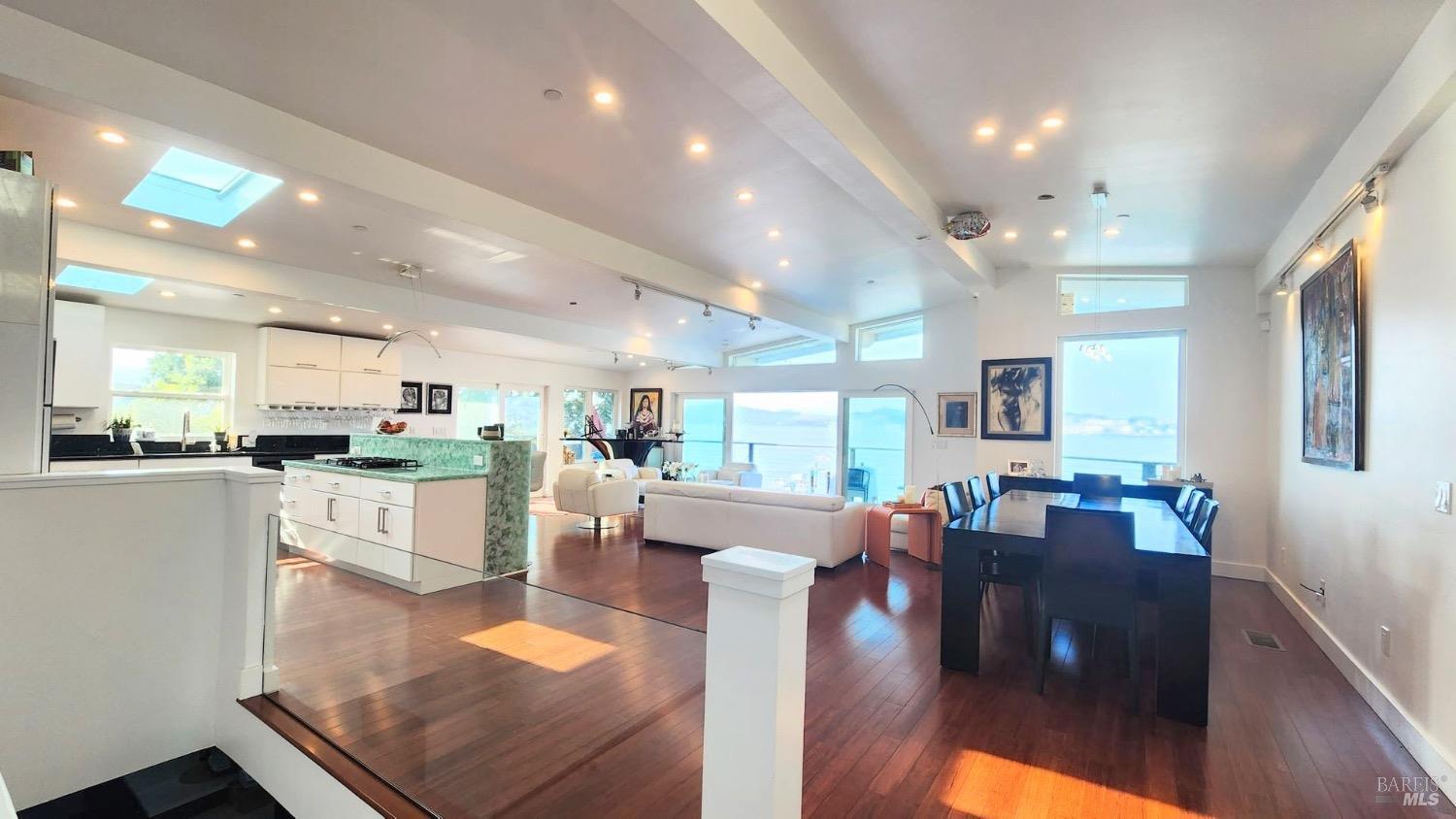 Detail Gallery Image 5 of 10 For 5148 E Paradise Dr, Corte Madera,  CA 94925 - 5 Beds | 4/1 Baths