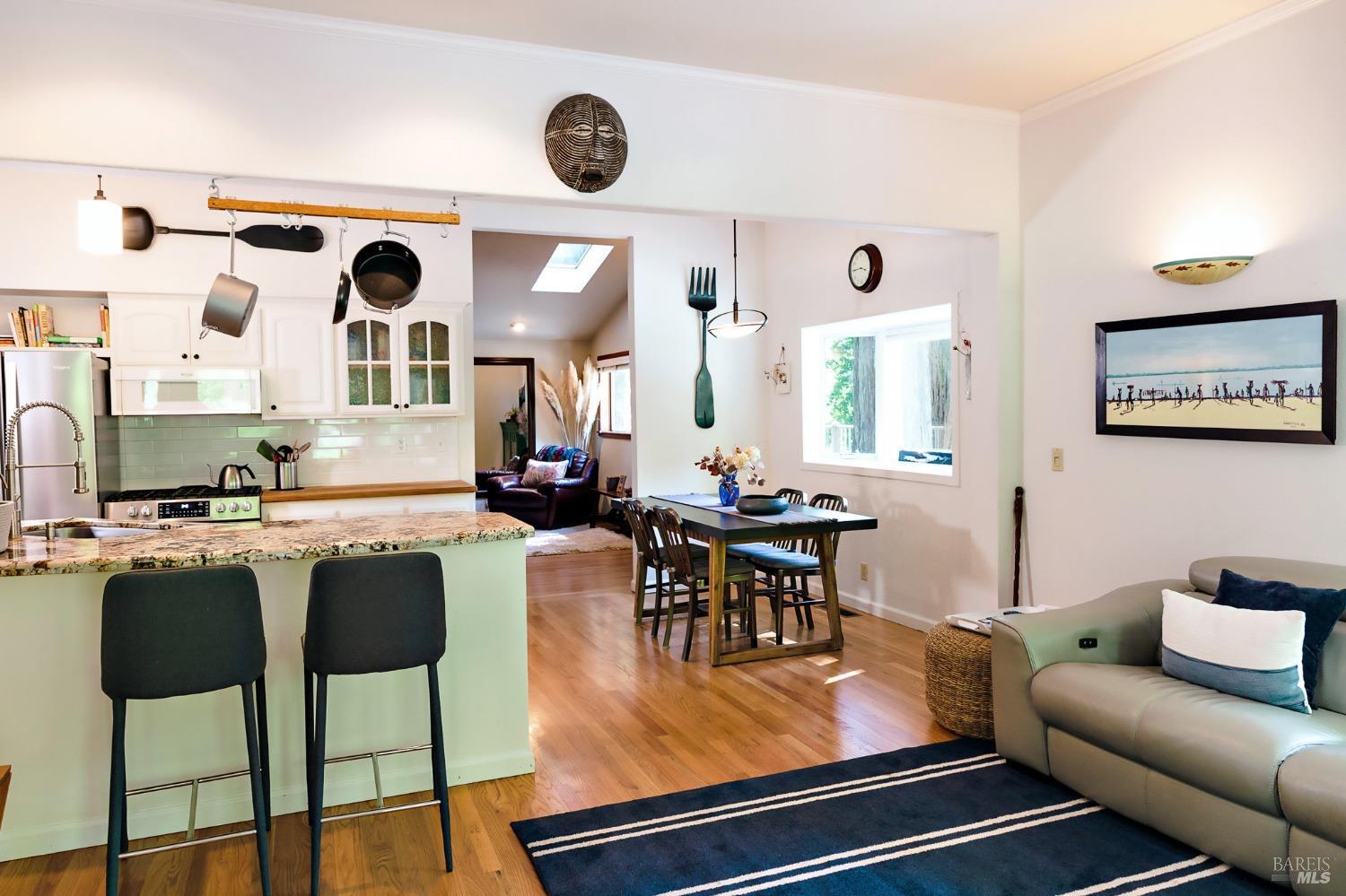 Detail Gallery Image 6 of 46 For 2859 Wallace Creek Rd, Healdsburg,  CA 95448 - 2 Beds | 2 Baths