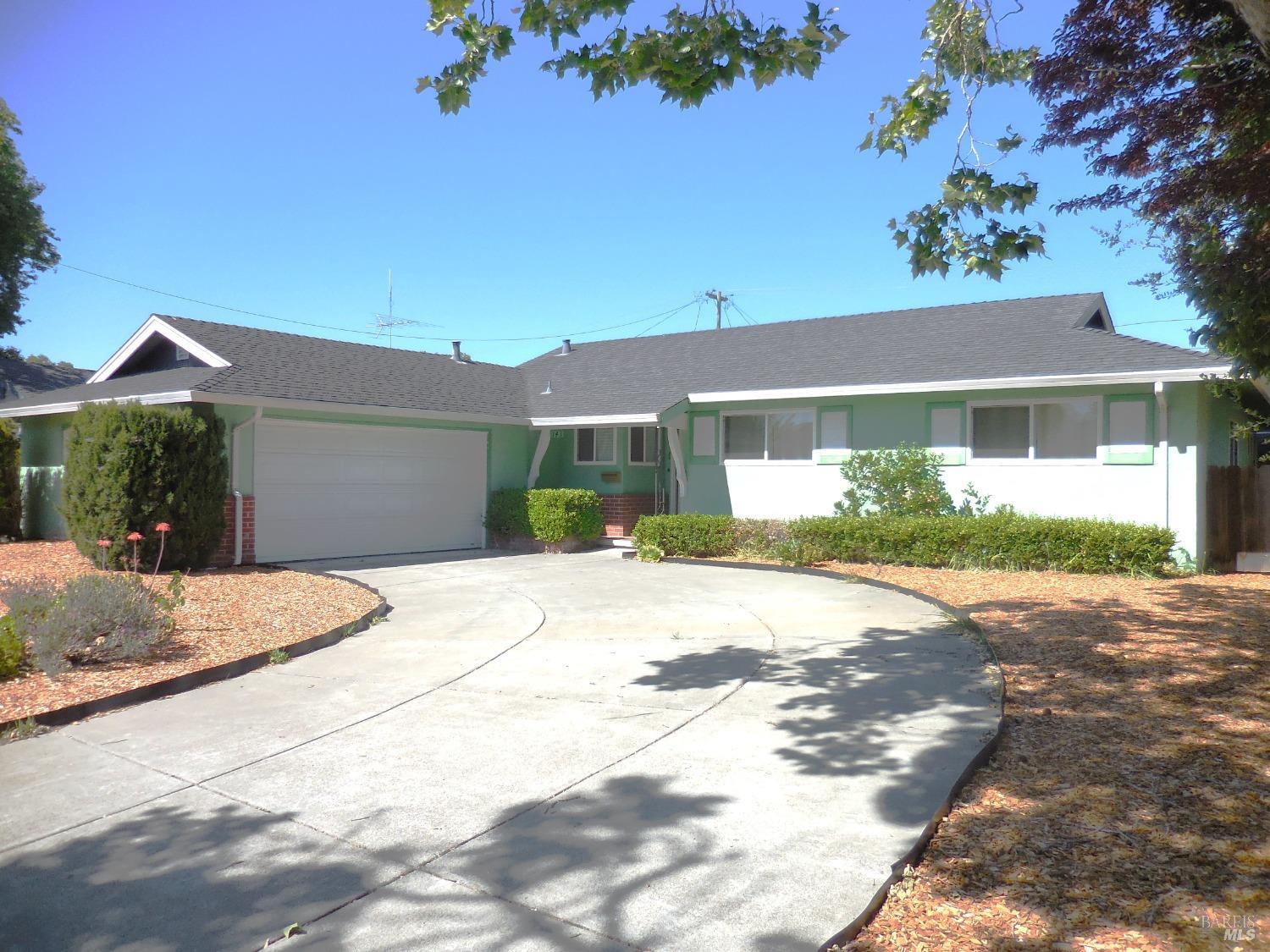 Detail Gallery Image 1 of 29 For 143 Kit Carson Way, Vallejo,  CA 94589 - 4 Beds | 2 Baths