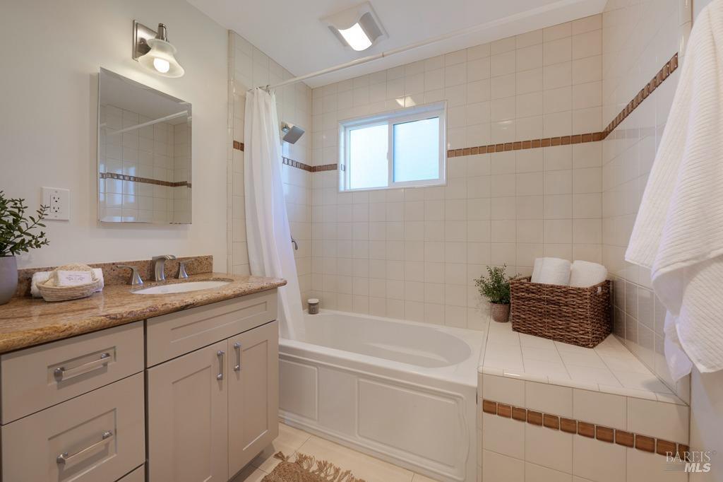 Detail Gallery Image 18 of 49 For 1021 Milk Barn Rd, Healdsburg,  CA 95448 - 3 Beds | 1 Baths