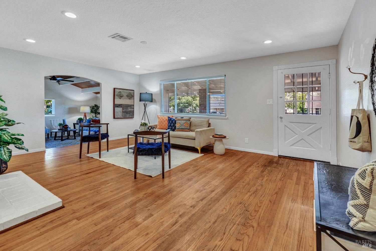 Detail Gallery Image 5 of 51 For 168 Bergwall Way, Vallejo,  CA 94591 - 3 Beds | 2 Baths