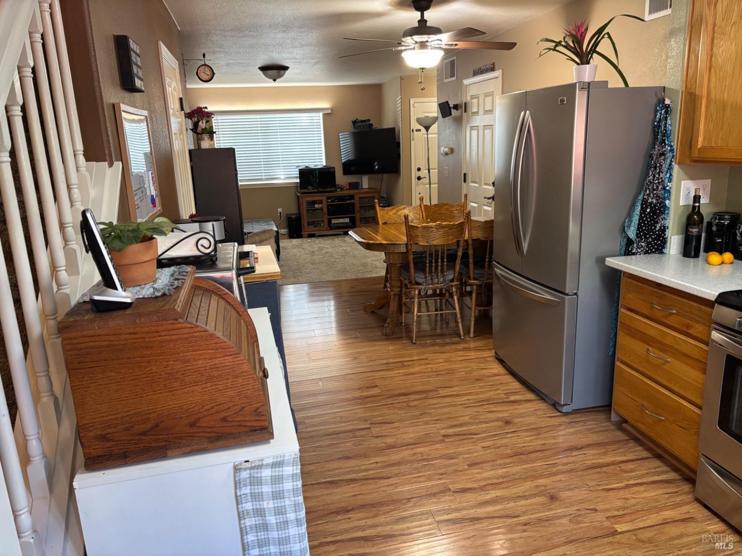 Detail Gallery Image 5 of 17 For 2322 Iroquois St, Santa Rosa,  CA 95403 - 3 Beds | 2/1 Baths