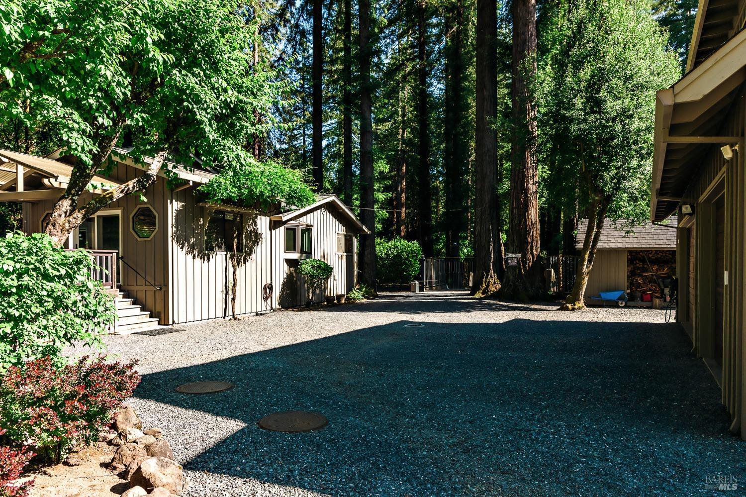 Detail Gallery Image 40 of 46 For 2859 Wallace Creek Rd, Healdsburg,  CA 95448 - 2 Beds | 2 Baths