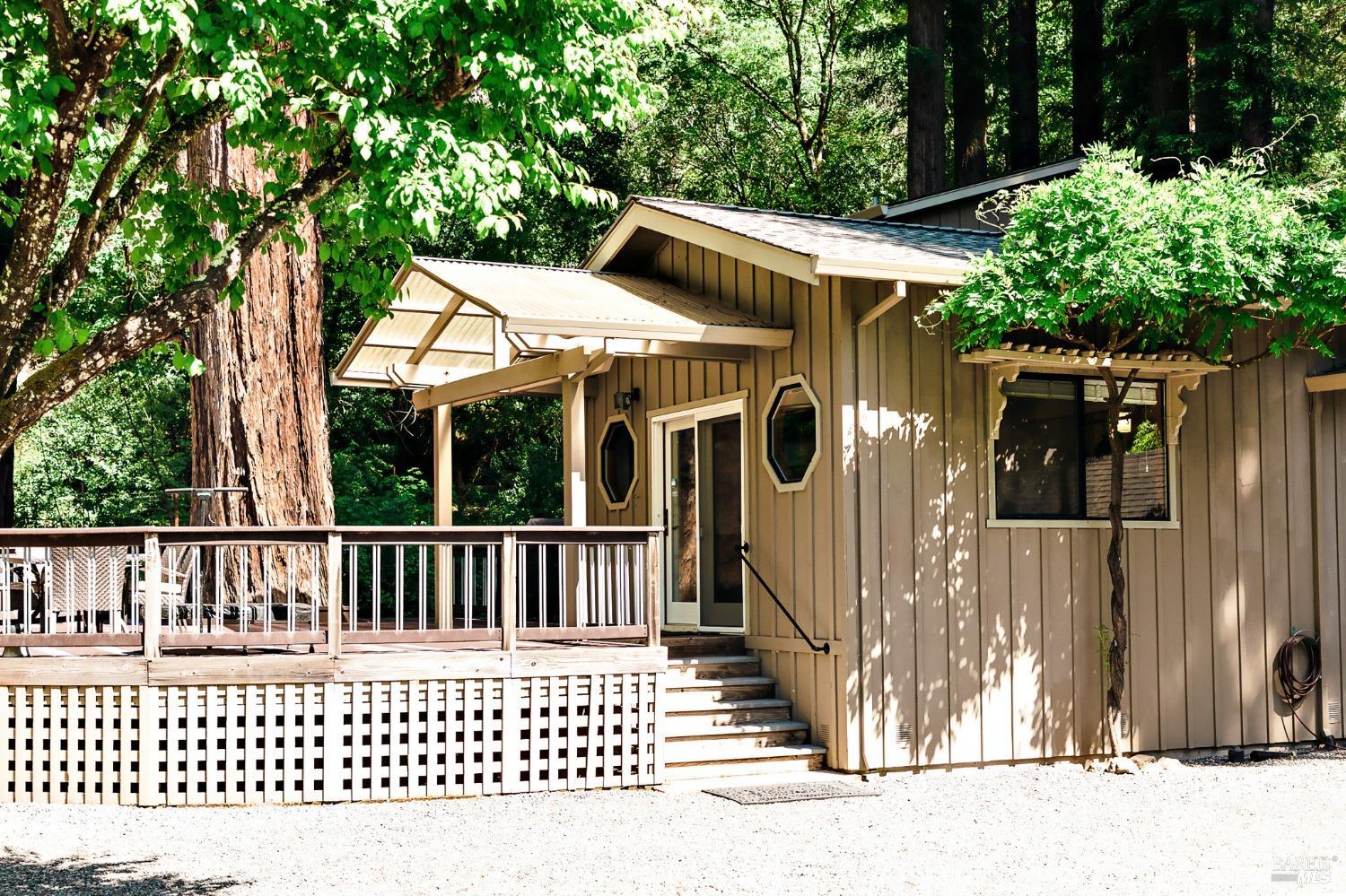Detail Gallery Image 24 of 46 For 2859 Wallace Creek Rd, Healdsburg,  CA 95448 - 2 Beds | 2 Baths