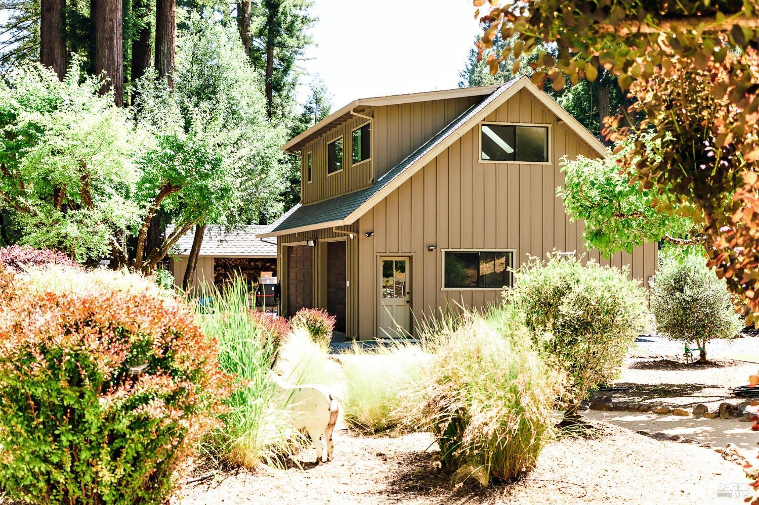 Detail Gallery Image 37 of 46 For 2859 Wallace Creek Rd, Healdsburg,  CA 95448 - 2 Beds | 2 Baths