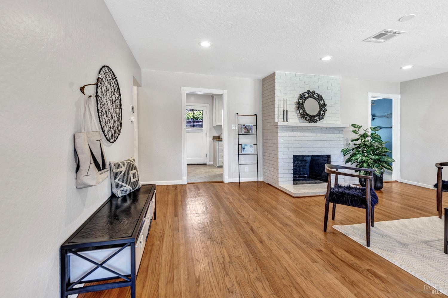 Detail Gallery Image 3 of 51 For 168 Bergwall Way, Vallejo,  CA 94591 - 3 Beds | 2 Baths