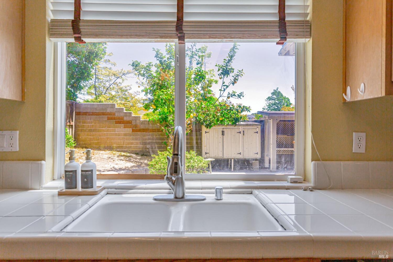 Detail Gallery Image 16 of 47 For 3264 Terrace Beach Dr, Vallejo,  CA 94591 - 4 Beds | 3 Baths