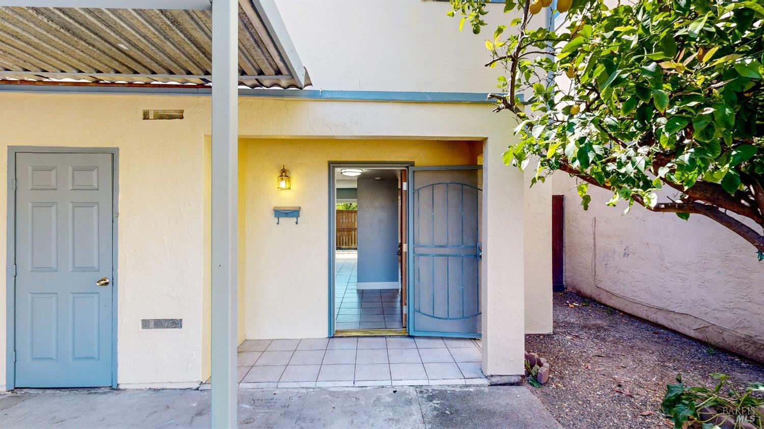 Detail Gallery Image 2 of 25 For 727 Rockwell Pl, Santa Rosa,  CA 95401 - 2 Beds | 1/1 Baths