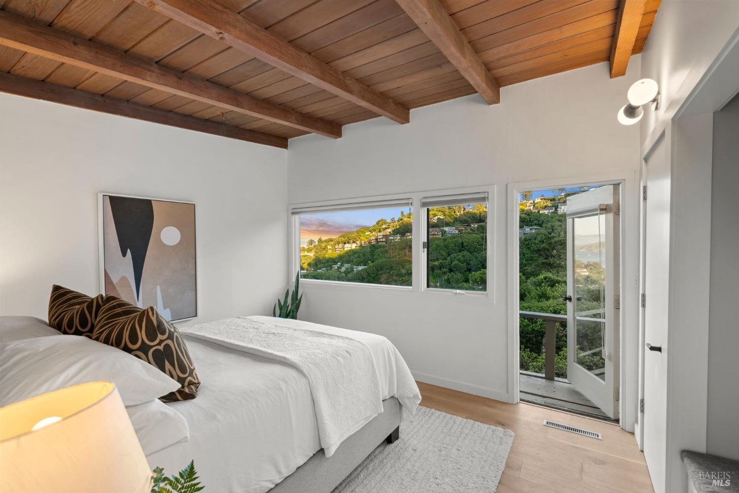 Detail Gallery Image 20 of 60 For 95 Monte Mar Dr, Sausalito,  CA 94965 - 3 Beds | 2/1 Baths