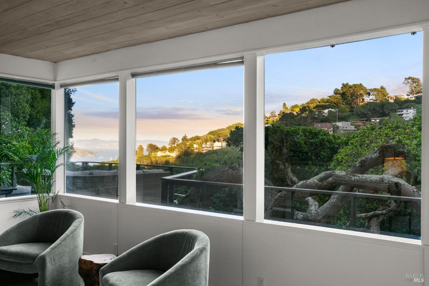 Detail Gallery Image 38 of 60 For 95 Monte Mar Dr, Sausalito,  CA 94965 - 3 Beds | 2/1 Baths