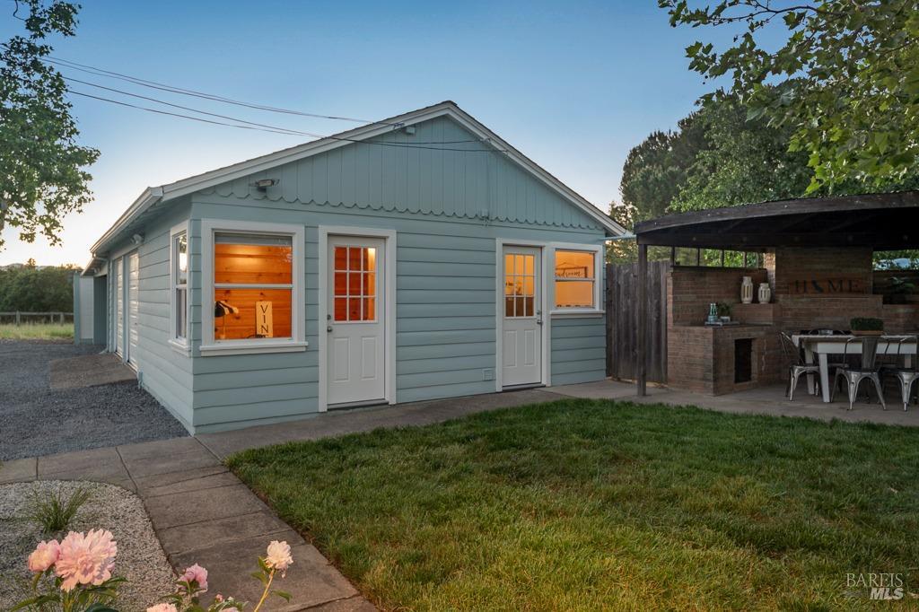 Detail Gallery Image 43 of 49 For 1021 Milk Barn Rd, Healdsburg,  CA 95448 - 3 Beds | 1 Baths