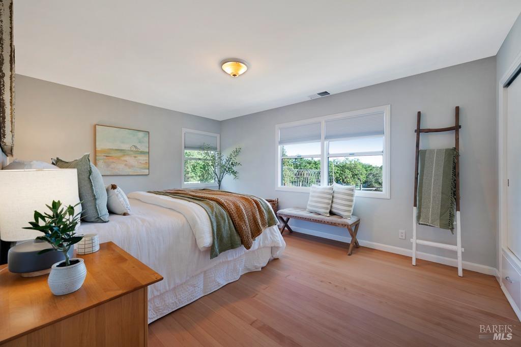 Detail Gallery Image 16 of 49 For 1021 Milk Barn Rd, Healdsburg,  CA 95448 - 3 Beds | 1 Baths