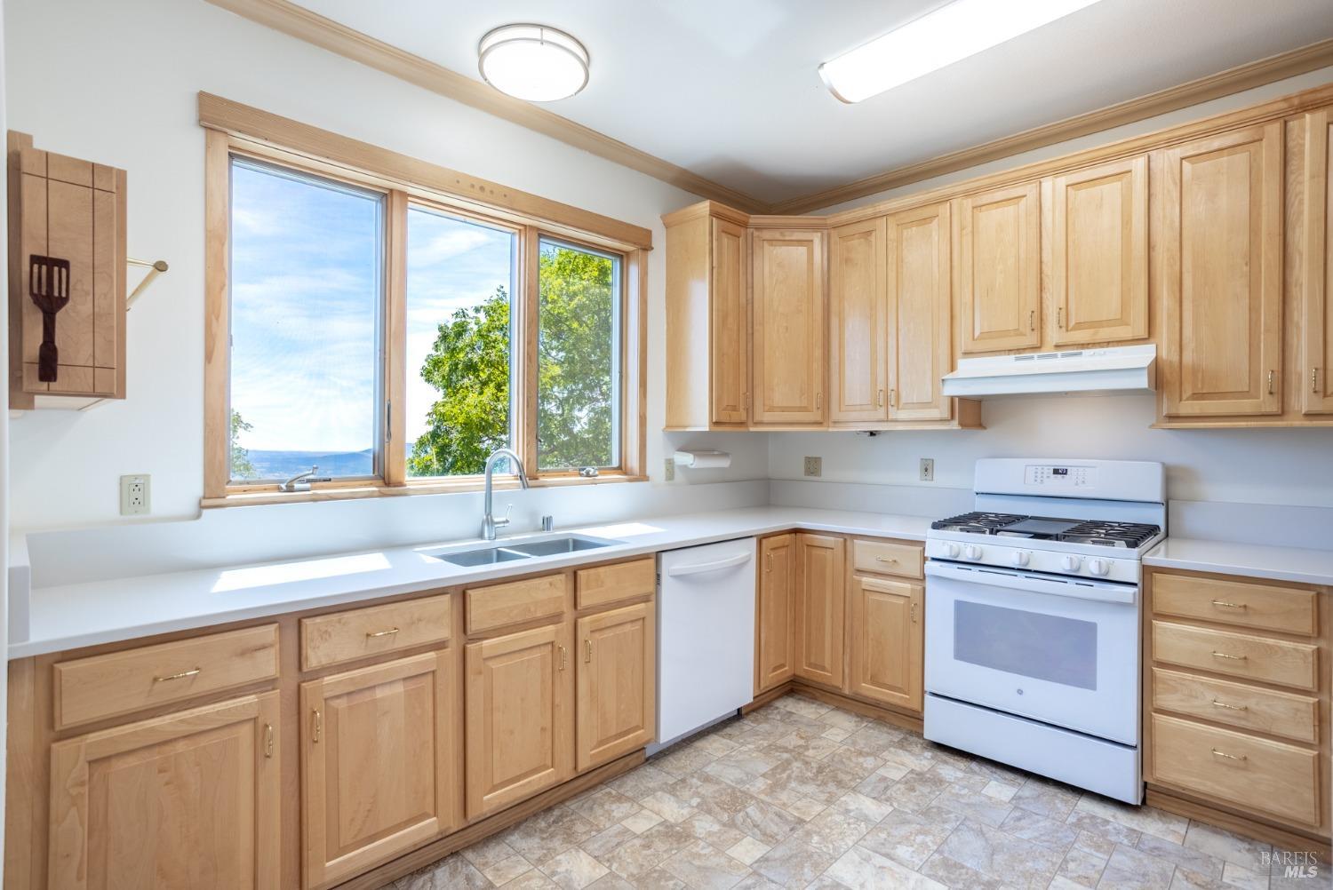 Detail Gallery Image 9 of 70 For 6360 Wilson Hill Rd, Shingletown,  CA 96088 - 3 Beds | 3 Baths
