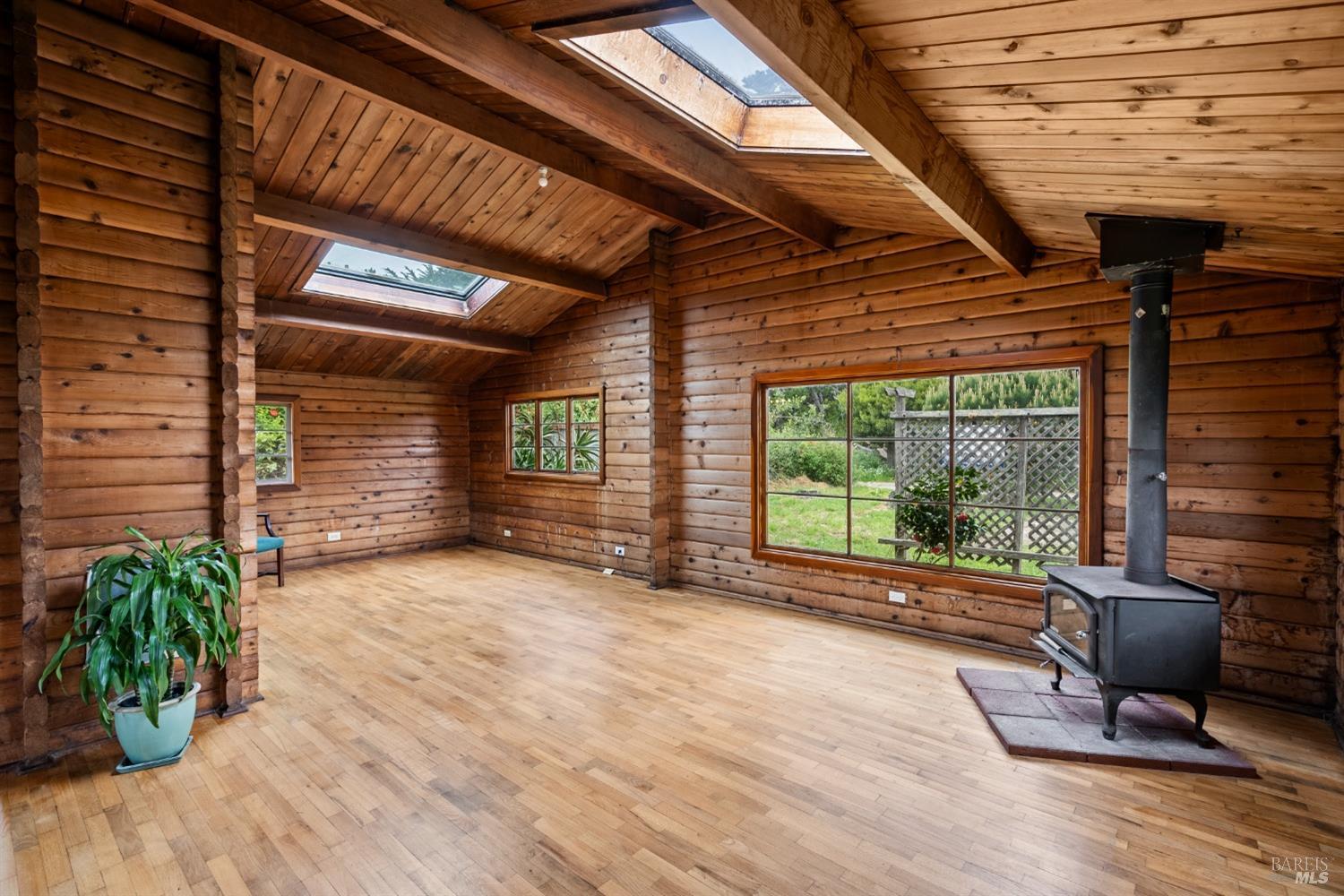 Detail Gallery Image 2 of 25 For 435 Locust Rd, Bolinas,  CA 94924 - 1 Beds | 1 Baths