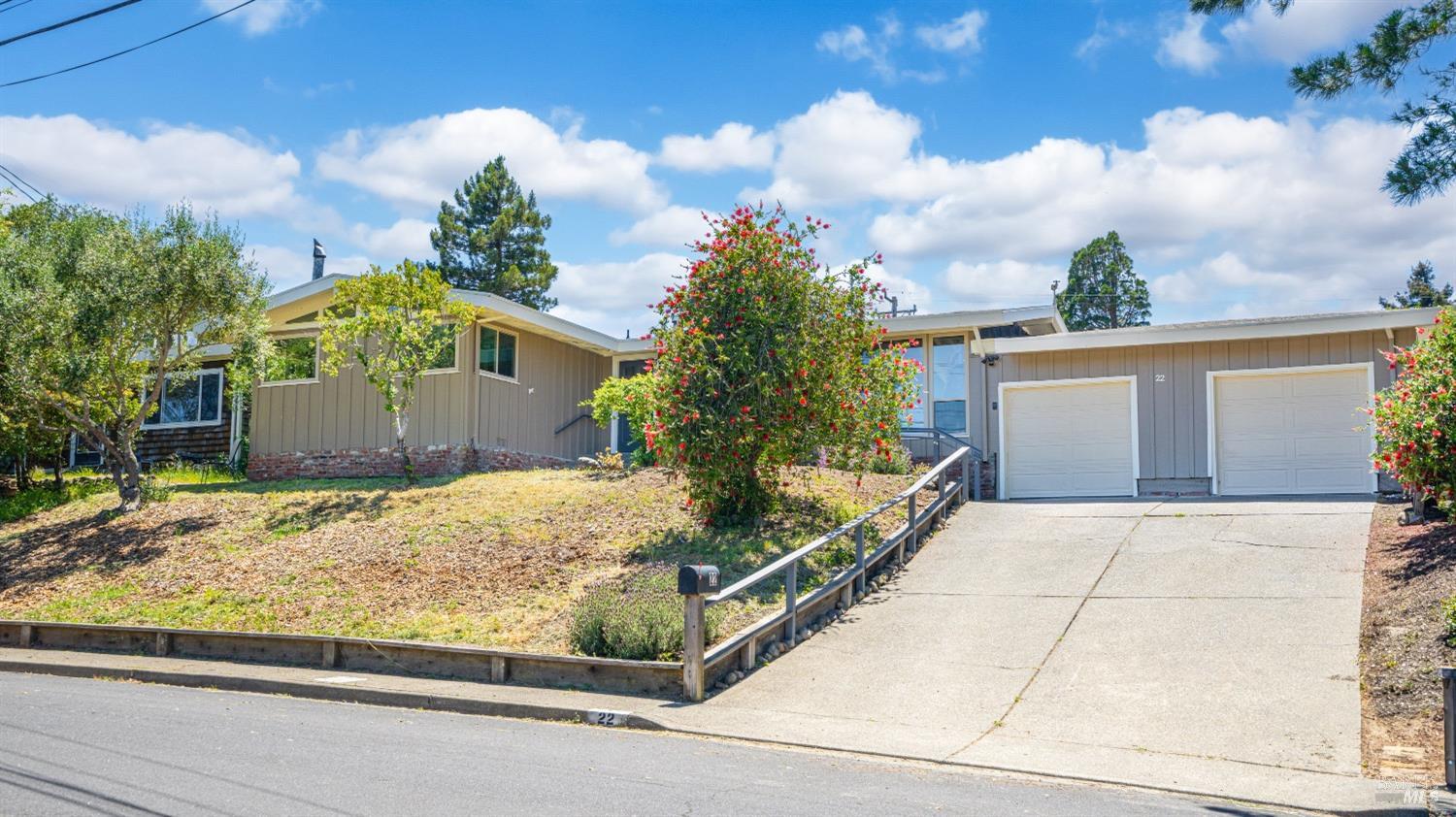 Detail Gallery Image 1 of 50 For 22 Manor View Dr, Fairfax,  CA 94930 - 3 Beds | 2 Baths