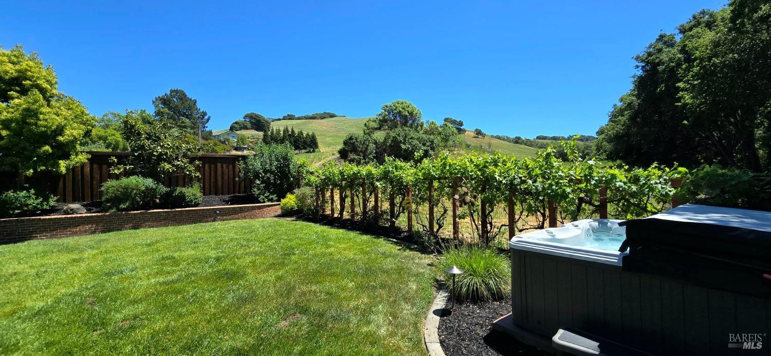 Detail Gallery Image 7 of 68 For 412 Black Oak Dr, Petaluma,  CA 94952 - 5 Beds | 3 Baths
