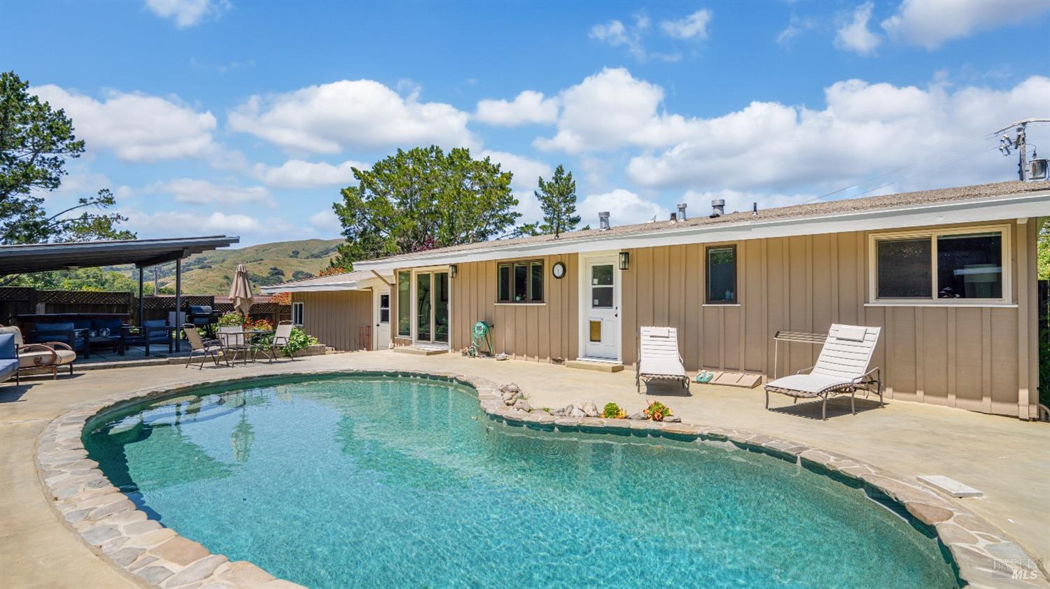 Detail Gallery Image 44 of 50 For 22 Manor View Dr, Fairfax,  CA 94930 - 3 Beds | 2 Baths