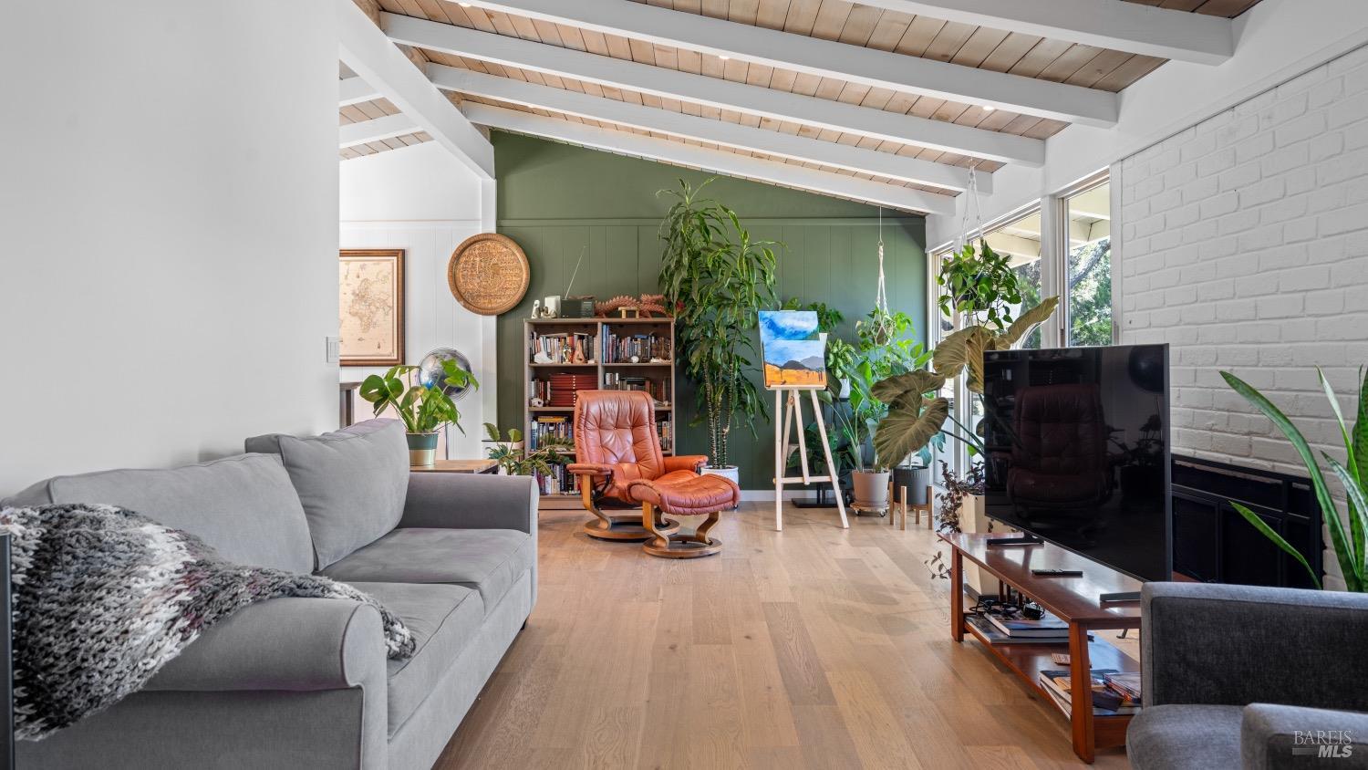 Detail Gallery Image 9 of 50 For 22 Manor View Dr, Fairfax,  CA 94930 - 3 Beds | 2 Baths
