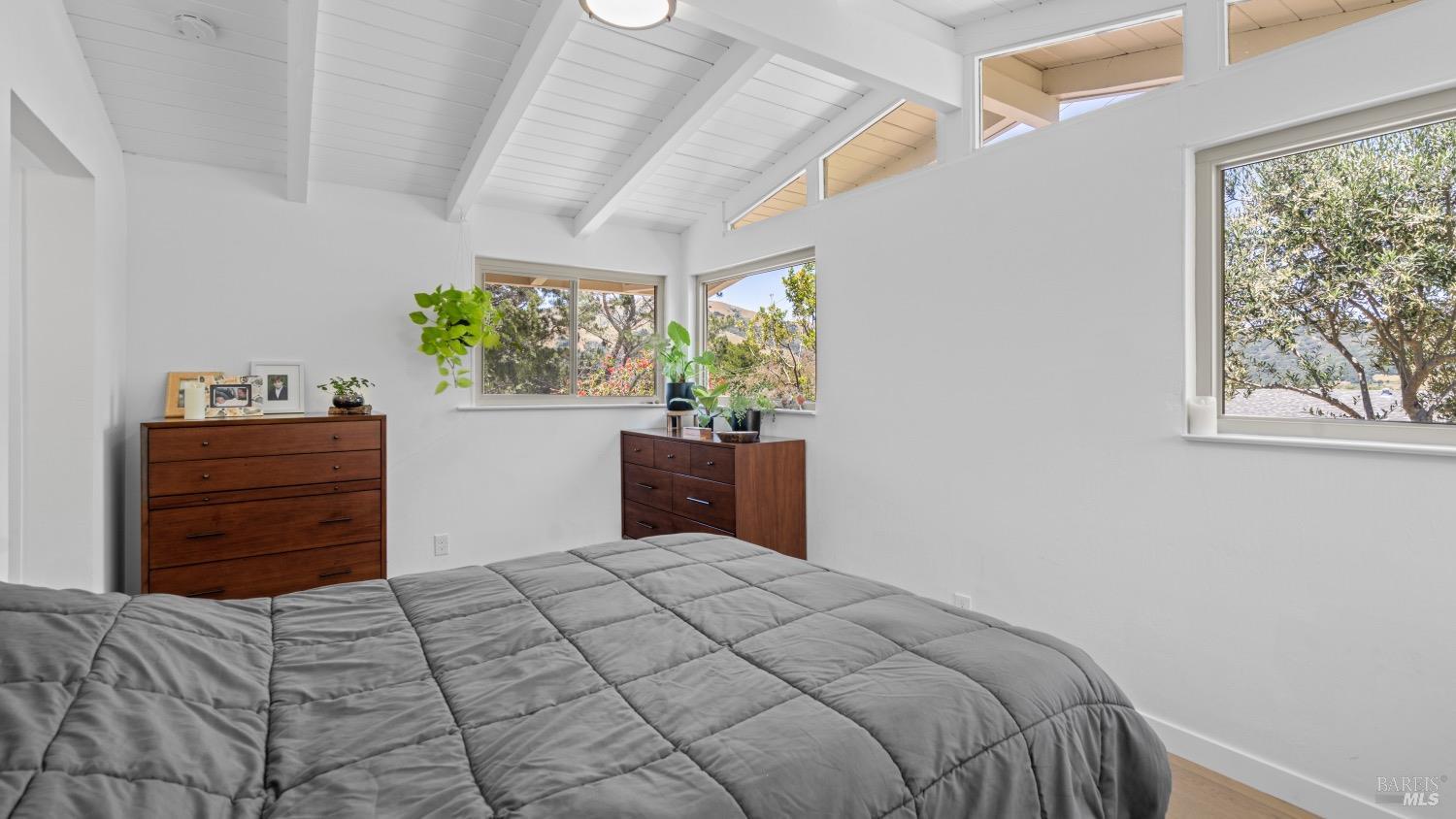Detail Gallery Image 33 of 50 For 22 Manor View Dr, Fairfax,  CA 94930 - 3 Beds | 2 Baths
