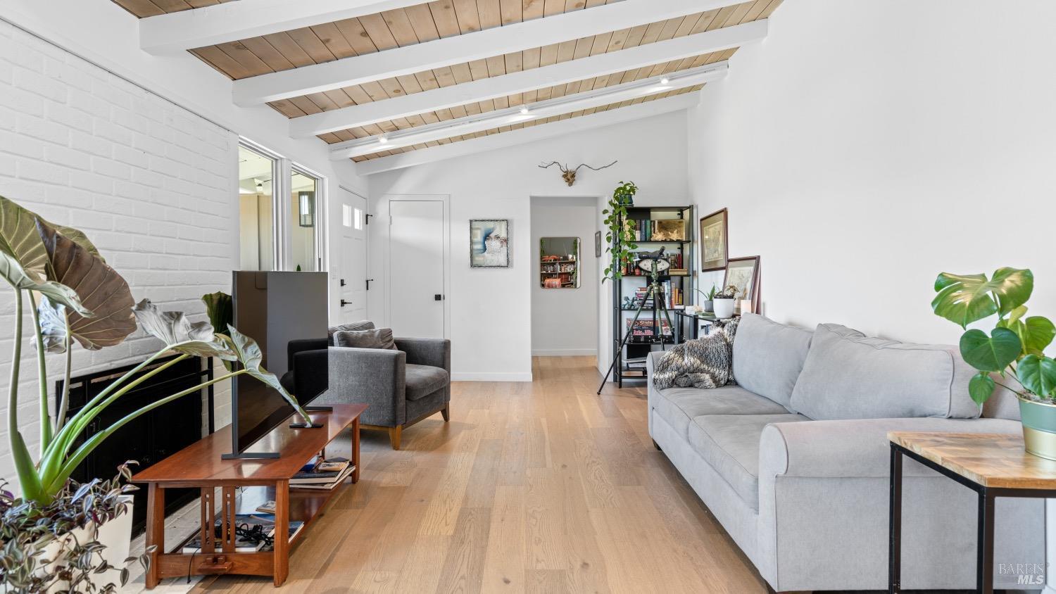 Detail Gallery Image 13 of 50 For 22 Manor View Dr, Fairfax,  CA 94930 - 3 Beds | 2 Baths