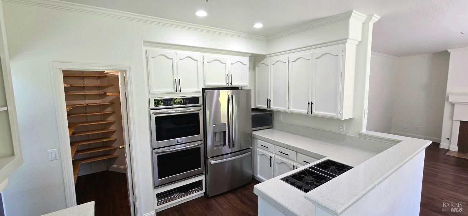 Detail Gallery Image 32 of 68 For 412 Black Oak Dr, Petaluma,  CA 94952 - 5 Beds | 3 Baths