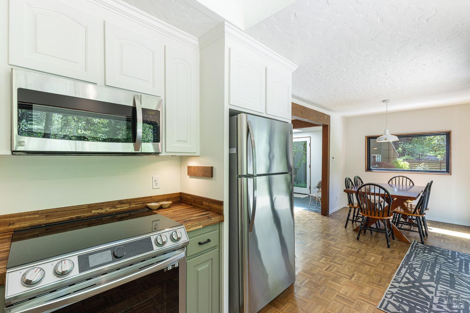 Detail Gallery Image 11 of 39 For 4011 Mill Creek Rd, Healdsburg,  CA 95448 - 3 Beds | 1 Baths
