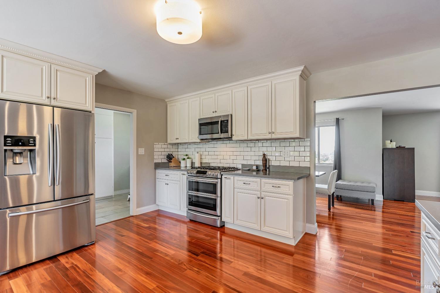Detail Gallery Image 17 of 55 For 4765 Guerneville Rd, Santa Rosa,  CA 95401 - 3 Beds | 3 Baths