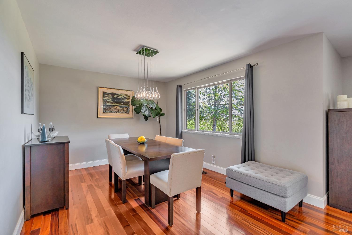Detail Gallery Image 10 of 55 For 4765 Guerneville Rd, Santa Rosa,  CA 95401 - 3 Beds | 3 Baths