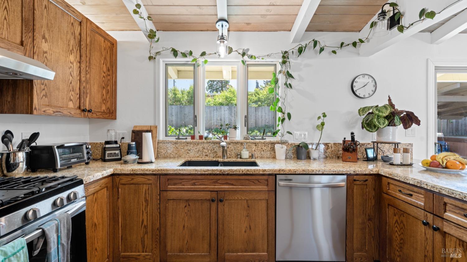 Detail Gallery Image 17 of 50 For 22 Manor View Dr, Fairfax,  CA 94930 - 3 Beds | 2 Baths