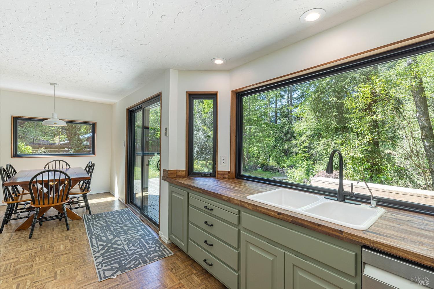 Detail Gallery Image 8 of 39 For 4011 Mill Creek Rd, Healdsburg,  CA 95448 - 3 Beds | 1 Baths
