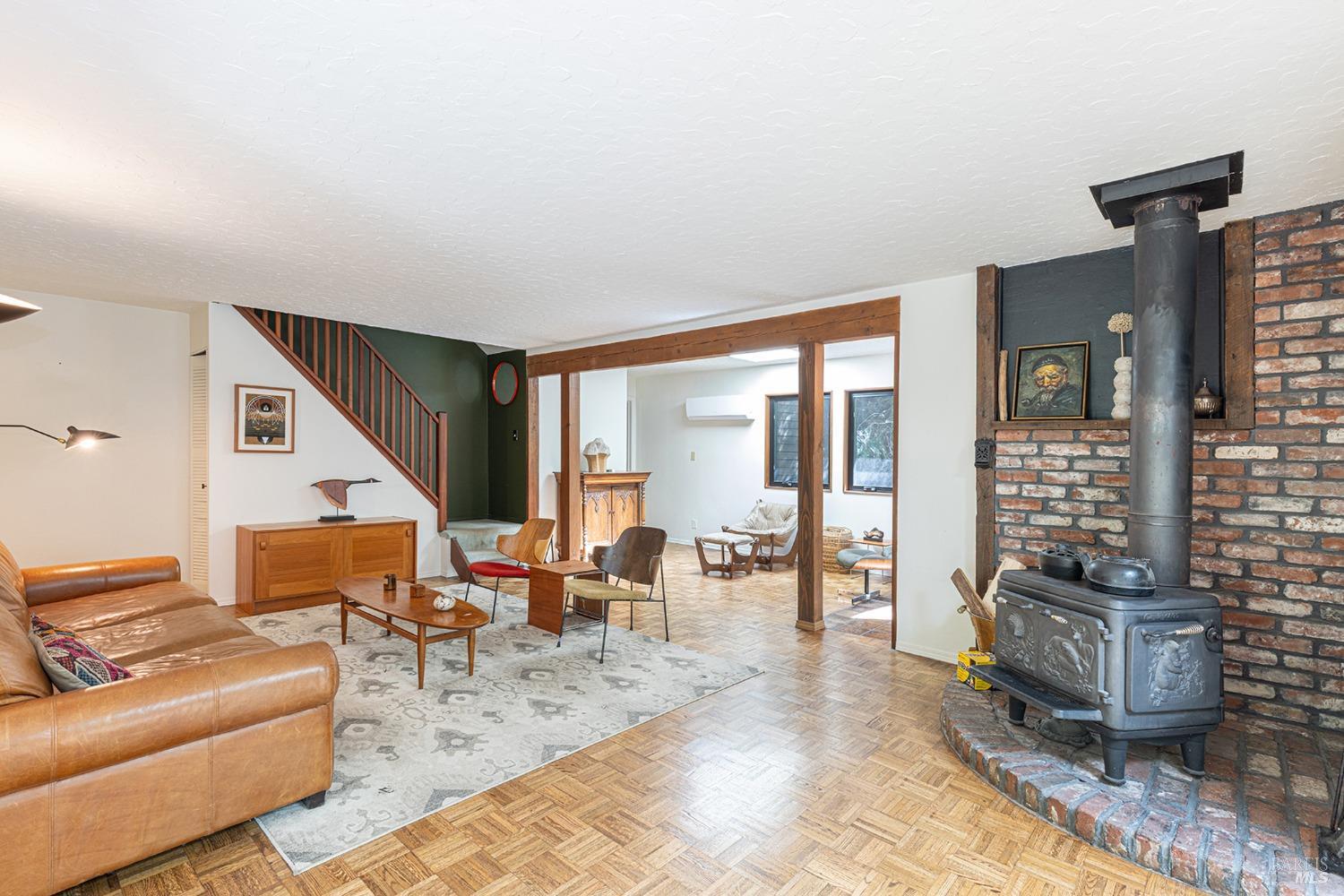 Detail Gallery Image 4 of 39 For 4011 Mill Creek Rd, Healdsburg,  CA 95448 - 3 Beds | 1 Baths