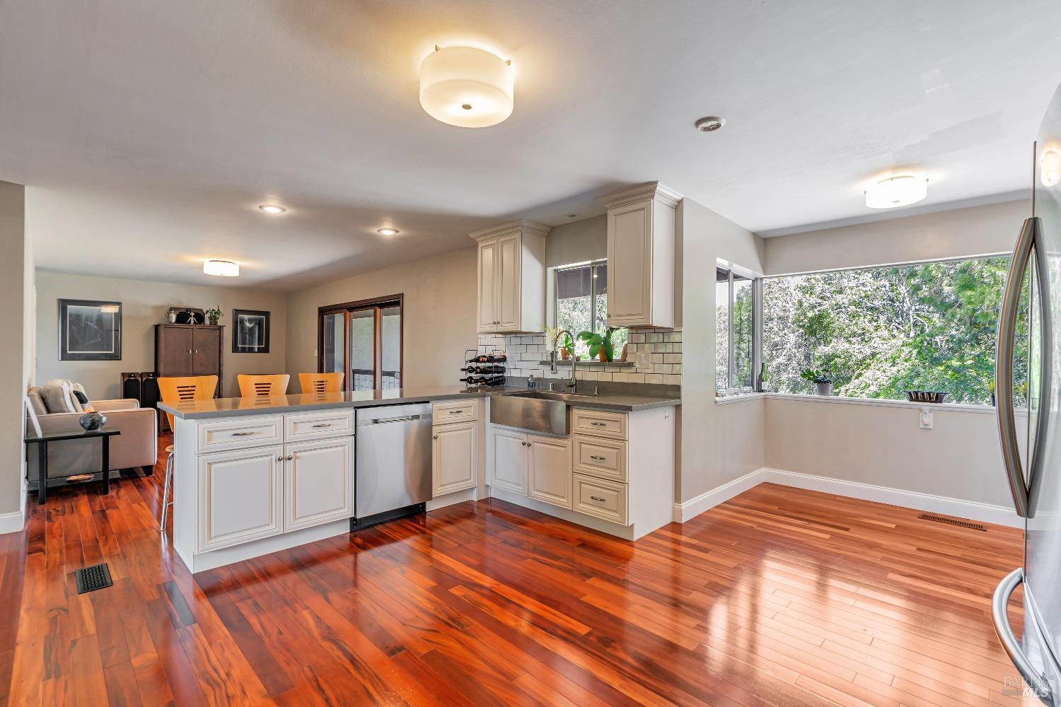 Detail Gallery Image 14 of 55 For 4765 Guerneville Rd, Santa Rosa,  CA 95401 - 3 Beds | 3 Baths