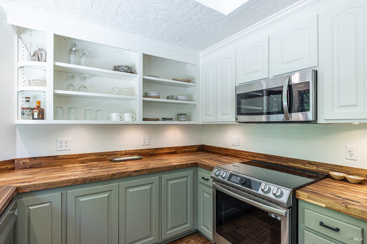 Detail Gallery Image 10 of 39 For 4011 Mill Creek Rd, Healdsburg,  CA 95448 - 3 Beds | 1 Baths