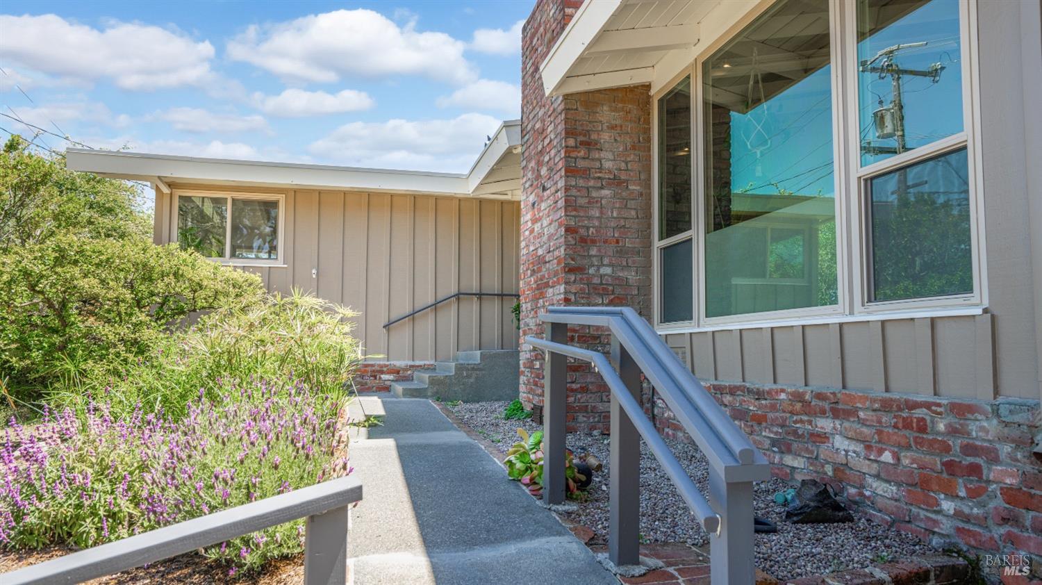 Detail Gallery Image 6 of 50 For 22 Manor View Dr, Fairfax,  CA 94930 - 3 Beds | 2 Baths