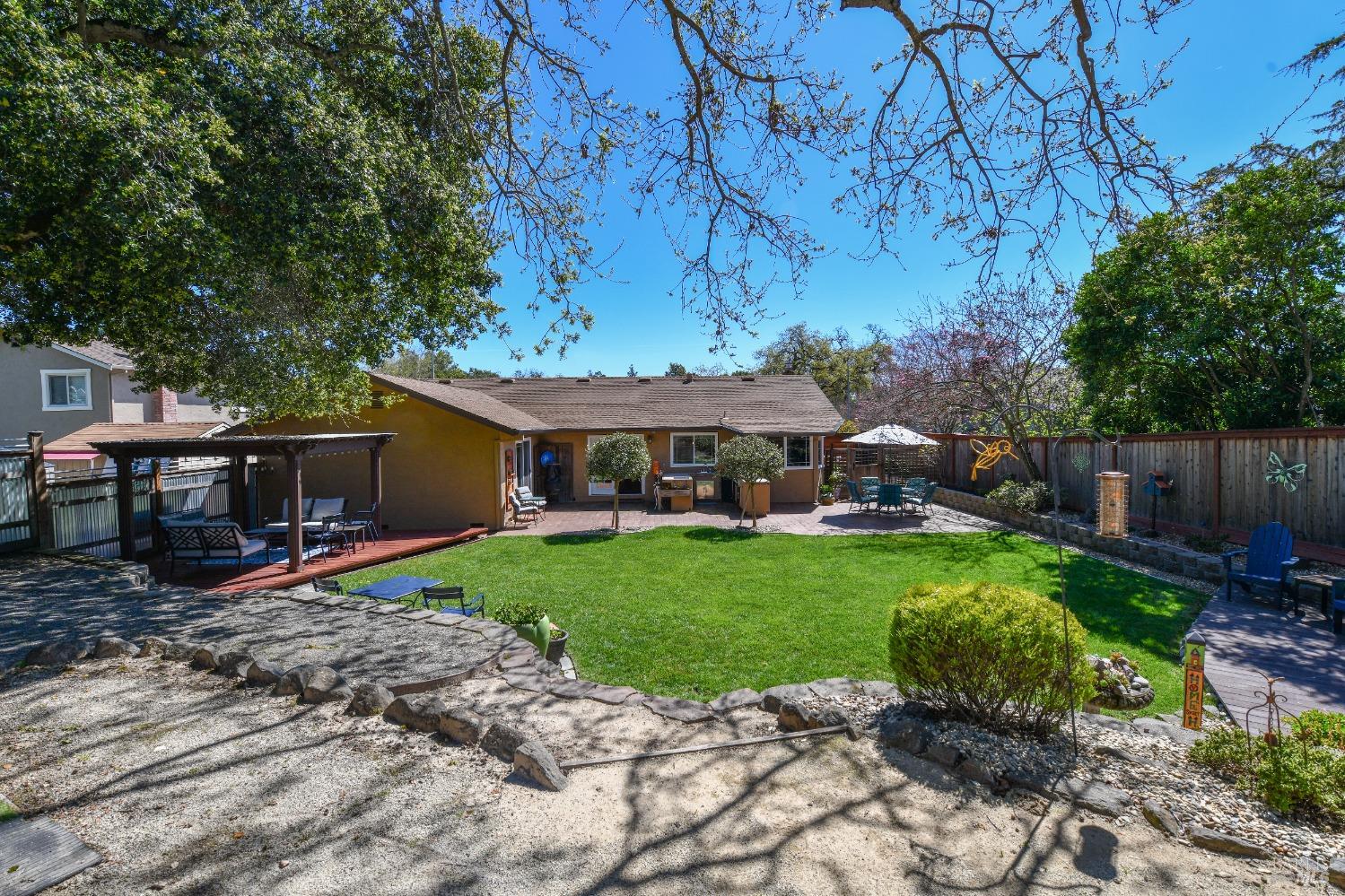 Detail Gallery Image 39 of 71 For 2177 Nightingale Dr, Santa Rosa,  CA 95403 - 4 Beds | 2 Baths