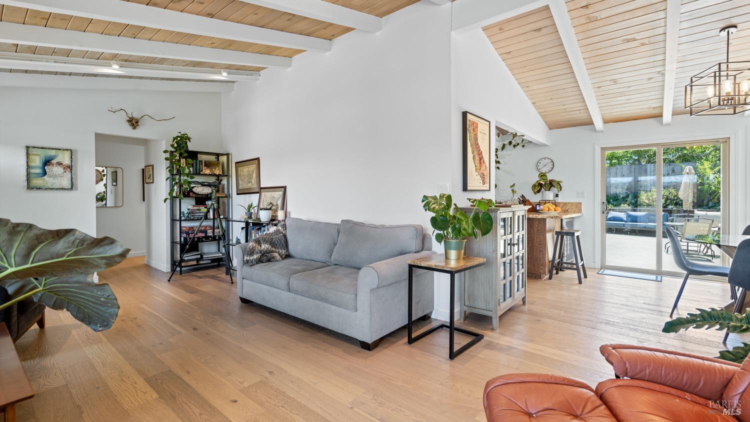 Detail Gallery Image 12 of 50 For 22 Manor View Dr, Fairfax,  CA 94930 - 3 Beds | 2 Baths