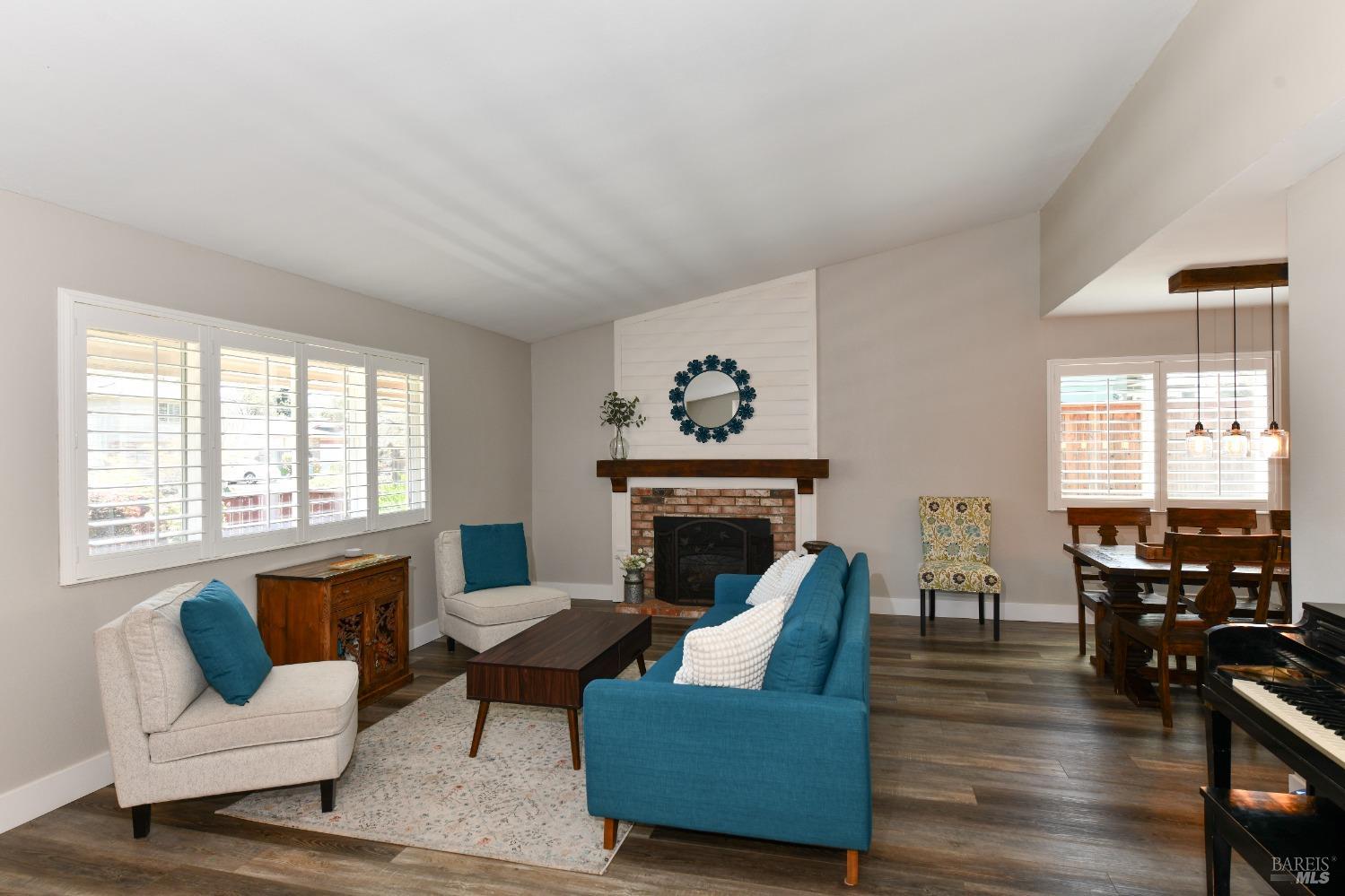 Detail Gallery Image 4 of 71 For 2177 Nightingale Dr, Santa Rosa,  CA 95403 - 4 Beds | 2 Baths