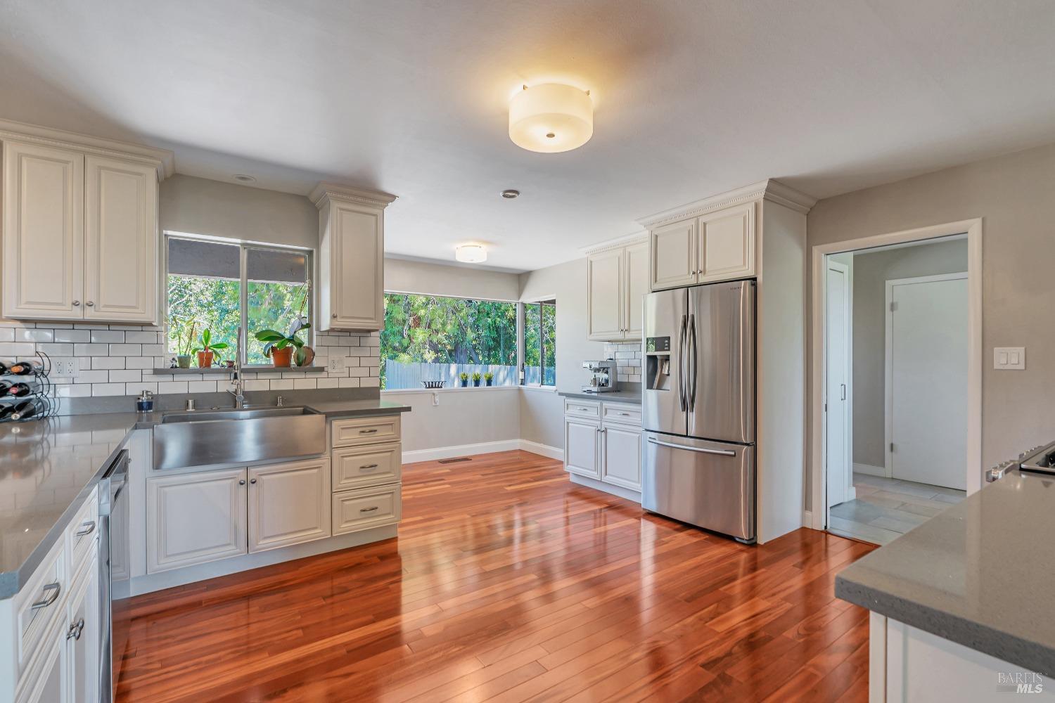 Detail Gallery Image 13 of 55 For 4765 Guerneville Rd, Santa Rosa,  CA 95401 - 3 Beds | 3 Baths