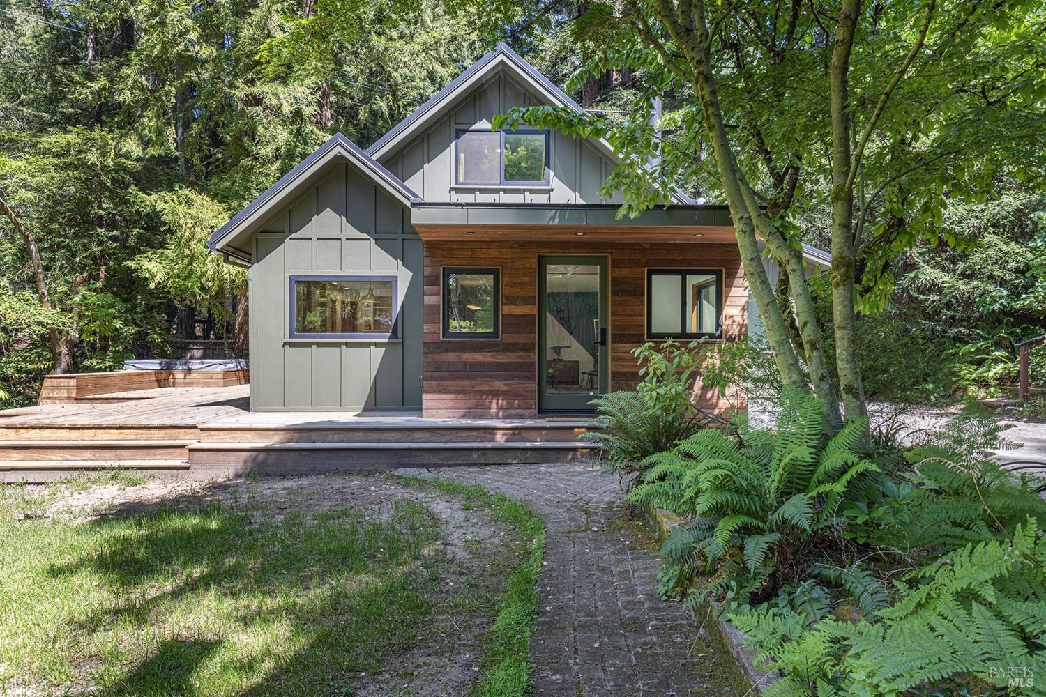 Detail Gallery Image 1 of 39 For 4011 Mill Creek Rd, Healdsburg,  CA 95448 - 3 Beds | 1 Baths