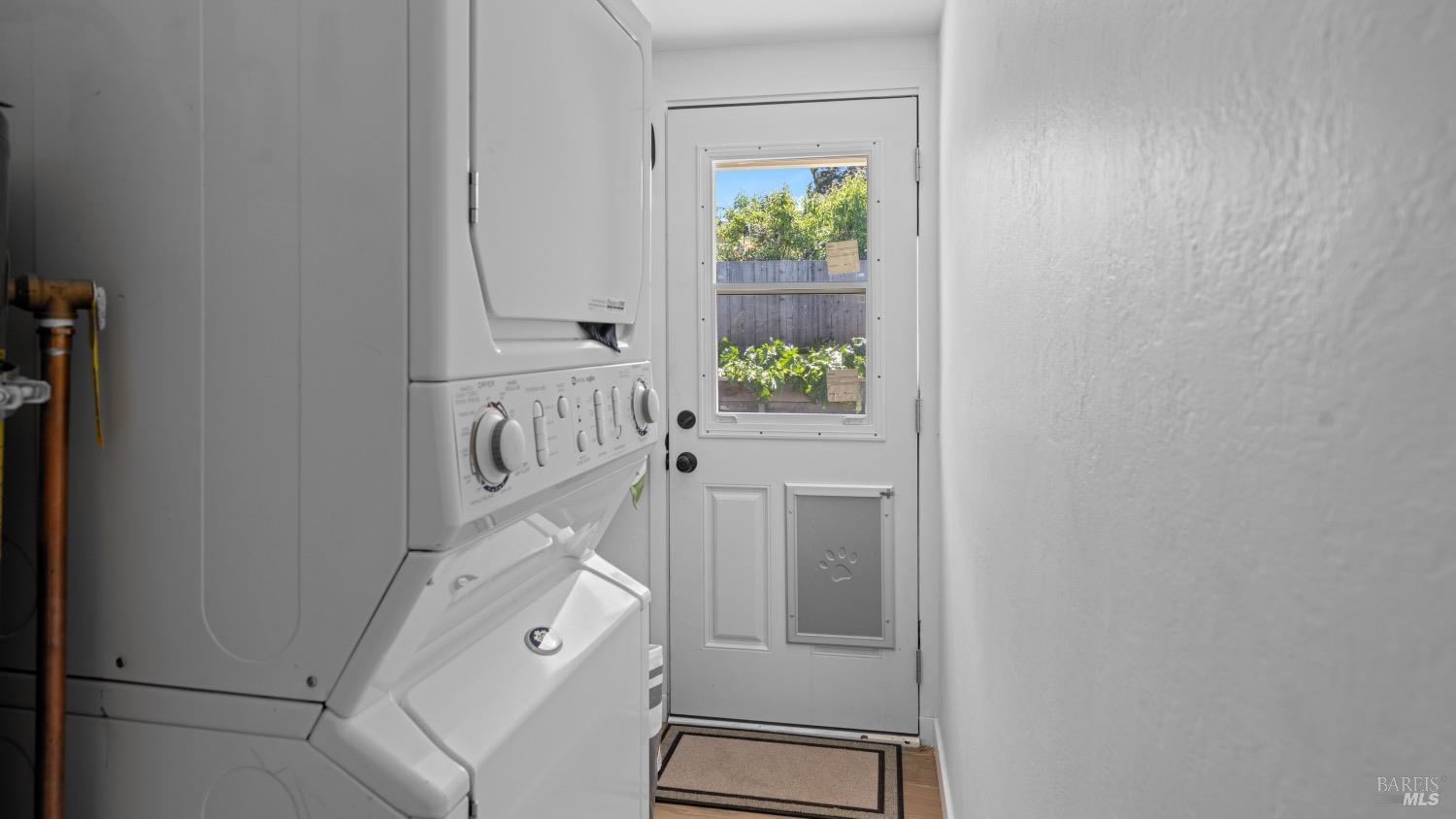 Detail Gallery Image 21 of 50 For 22 Manor View Dr, Fairfax,  CA 94930 - 3 Beds | 2 Baths