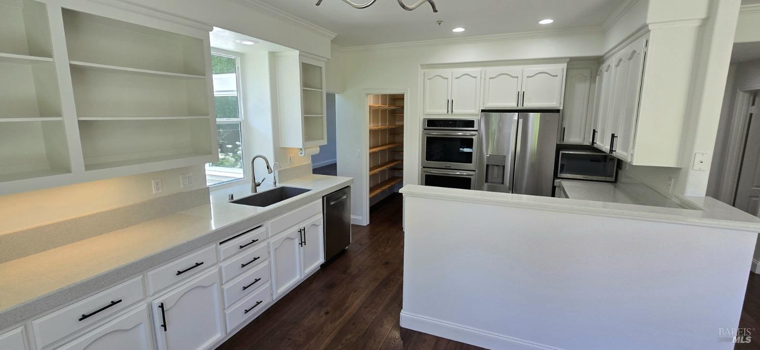 Detail Gallery Image 27 of 68 For 412 Black Oak Dr, Petaluma,  CA 94952 - 5 Beds | 3 Baths