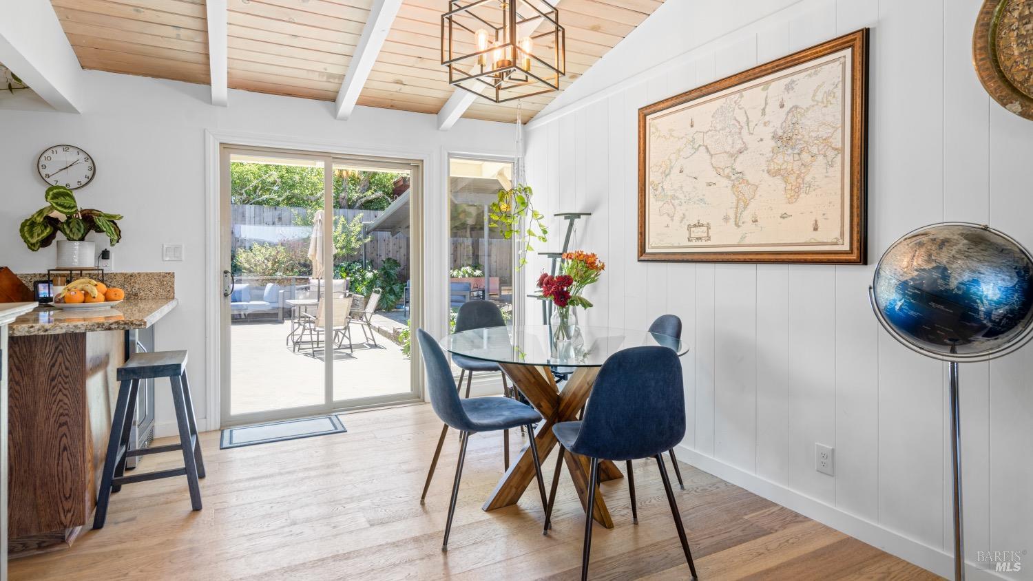 Detail Gallery Image 14 of 50 For 22 Manor View Dr, Fairfax,  CA 94930 - 3 Beds | 2 Baths