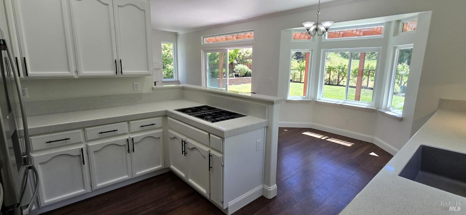 Detail Gallery Image 31 of 68 For 412 Black Oak Dr, Petaluma,  CA 94952 - 5 Beds | 3 Baths