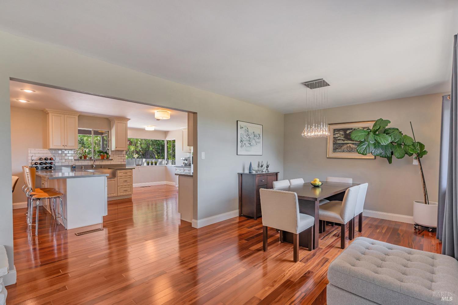 Detail Gallery Image 12 of 55 For 4765 Guerneville Rd, Santa Rosa,  CA 95401 - 3 Beds | 3 Baths