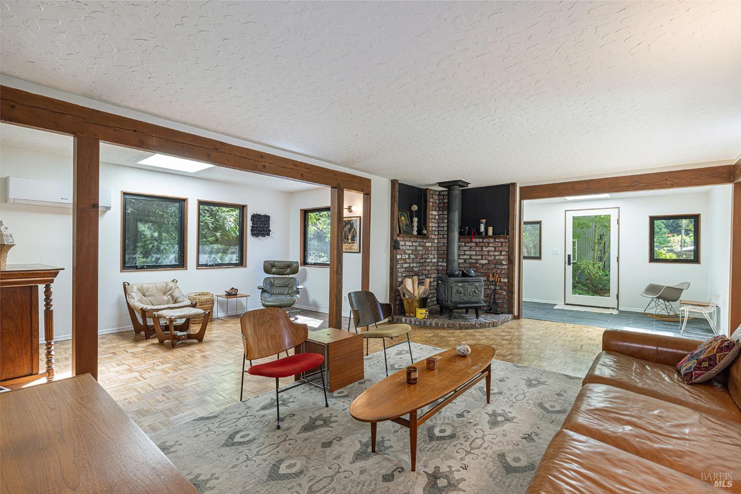 Detail Gallery Image 5 of 39 For 4011 Mill Creek Rd, Healdsburg,  CA 95448 - 3 Beds | 1 Baths