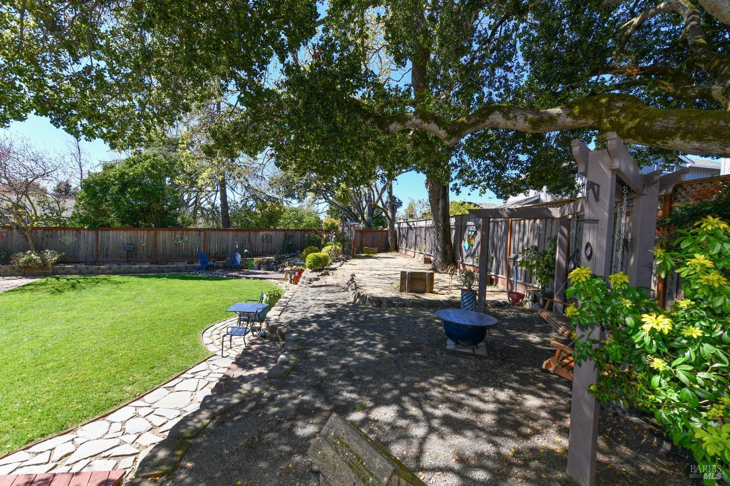 Detail Gallery Image 32 of 71 For 2177 Nightingale Dr, Santa Rosa,  CA 95403 - 4 Beds | 2 Baths