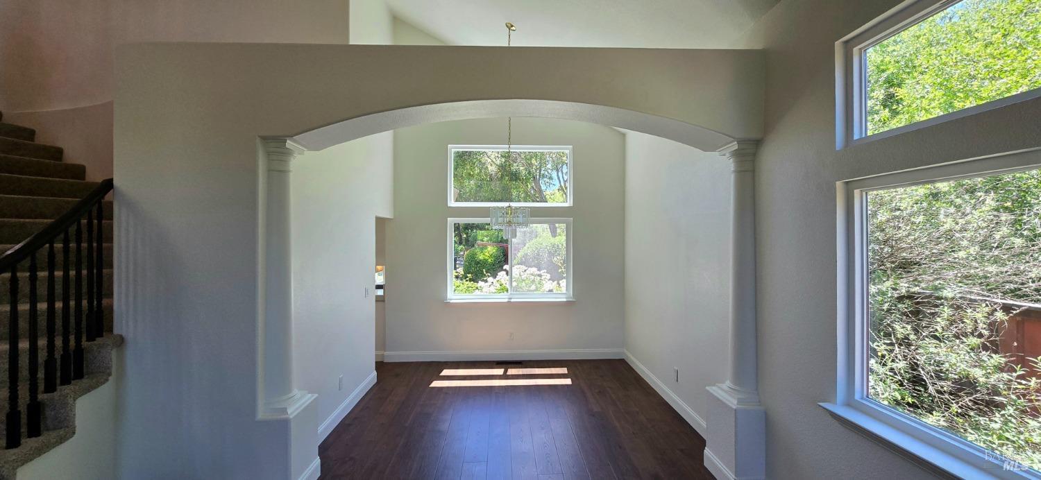 Detail Gallery Image 21 of 68 For 412 Black Oak Dr, Petaluma,  CA 94952 - 5 Beds | 3 Baths